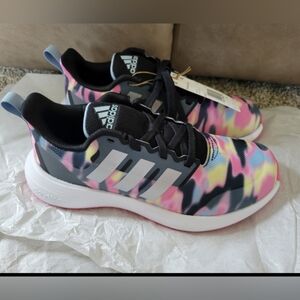 Nwt girls size 3.5 Adidas tennis shoes